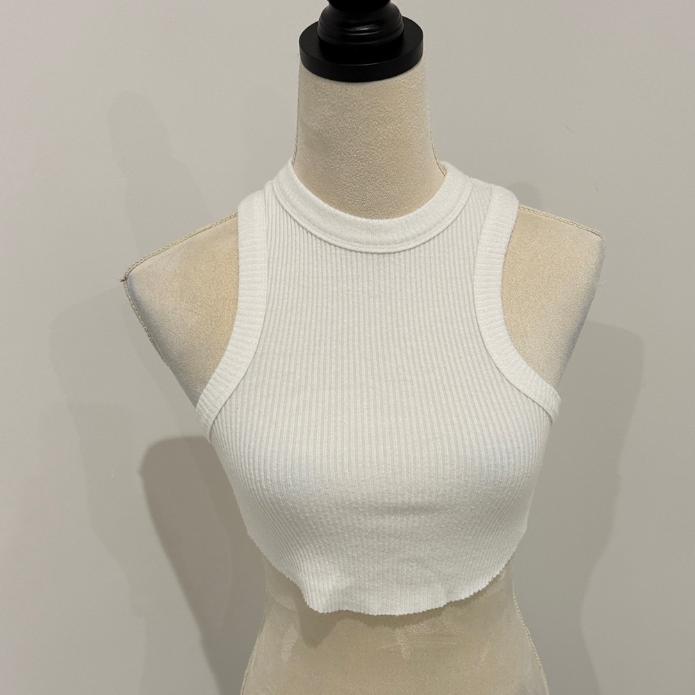 Chic White Ribbed Crop top
